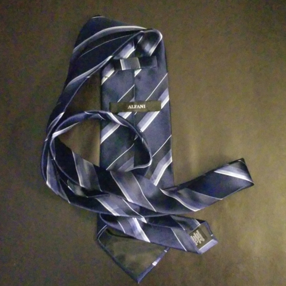 Alfani tie.